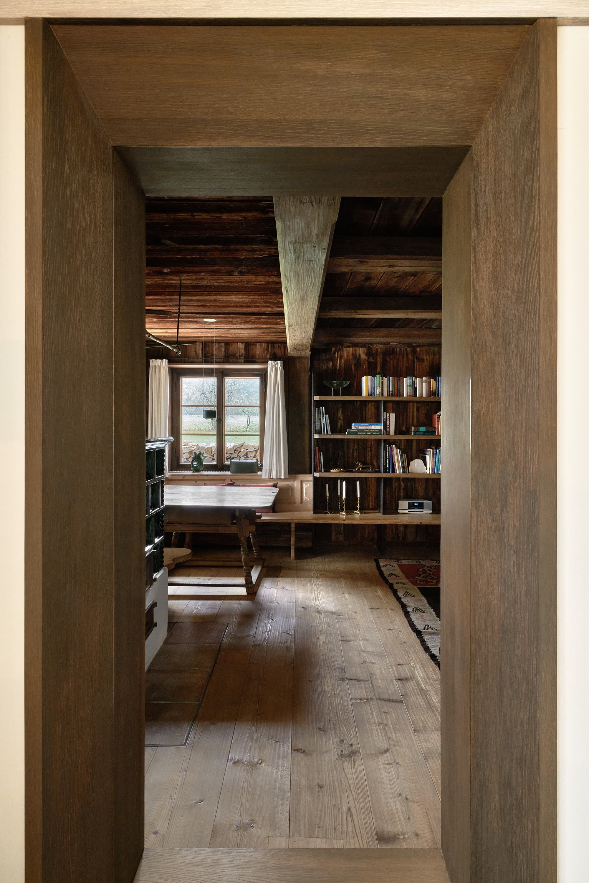 Schotten & Hansen veneer also in the door frame