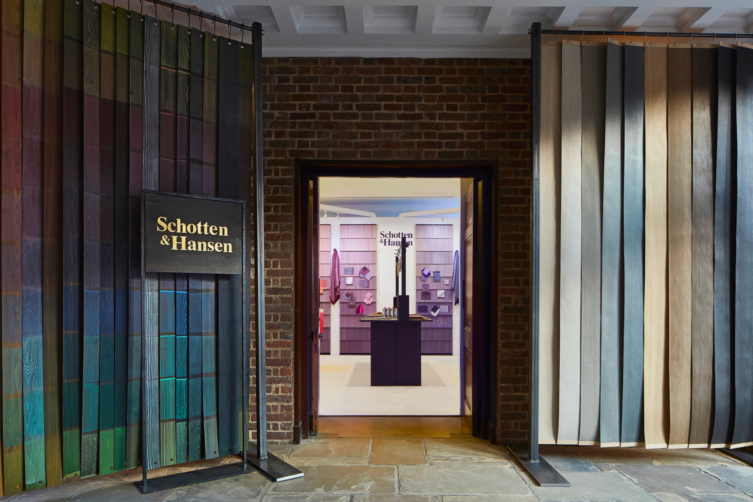Coloured Veneer Collection auf der Clerkenwell Design Week