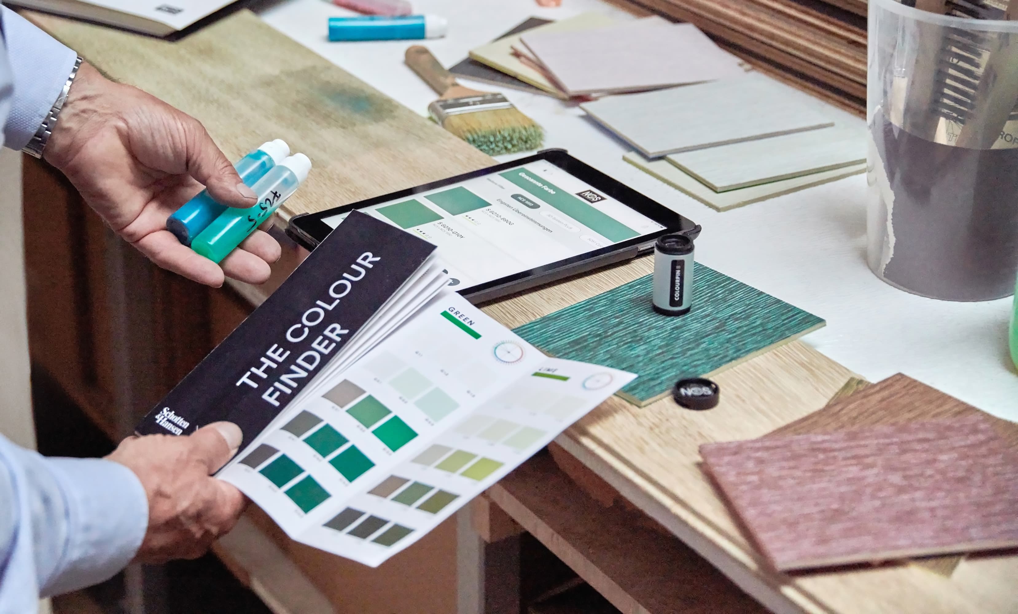 Coloured Veneer Collection auf der Clerkenwell Design Week