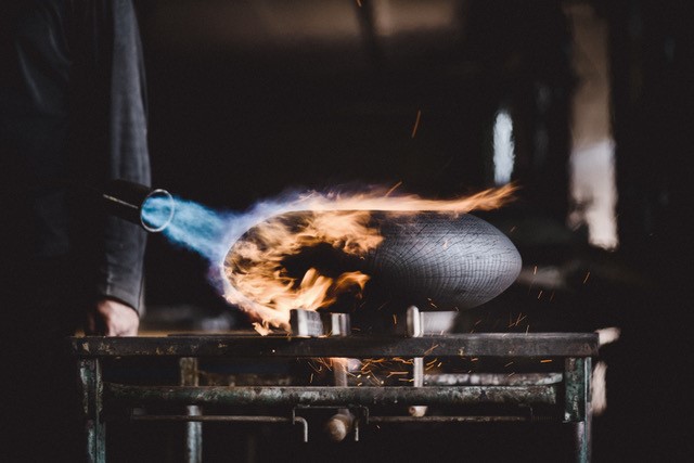 Through Stefan Knopp's interaction with the elements of fire and water, unusual unique pieces are created from the natural wood material.