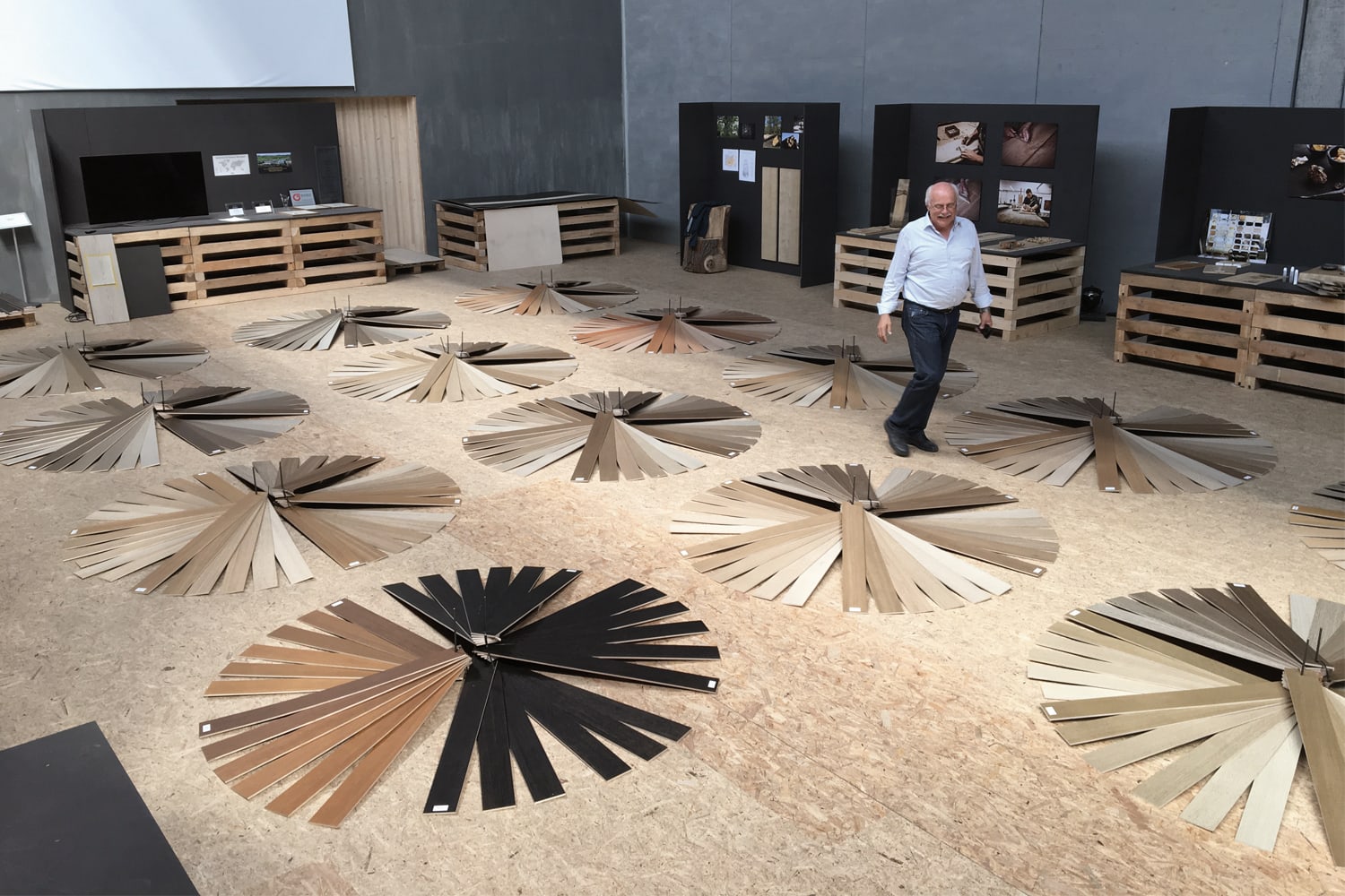 La couleur réside dans le bois.