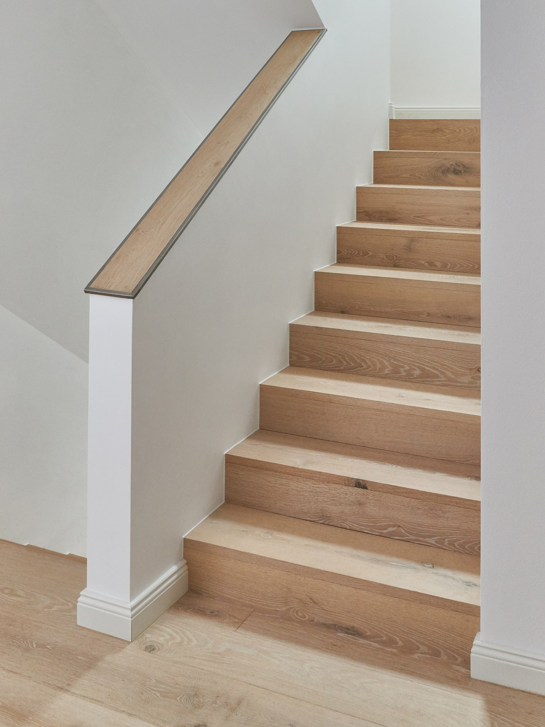 Diseño de suelos, paredes, puertas y escaleras idénticas